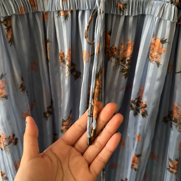 ASTR the Label Miranda Dress in Blue Peach Floral 🌸 - Picture 5 of 5